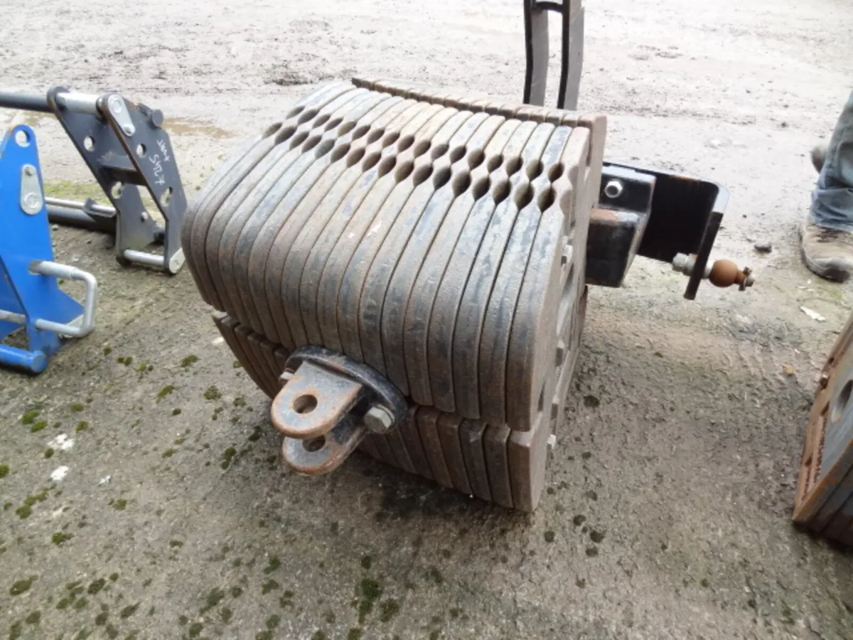 New Holland 3 Point Linkage Weight Set an Tow Eye - Image 2