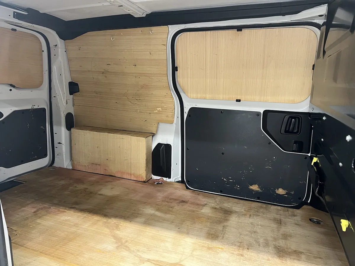 2023 Peugeot Expert Panel Van - Image 4
