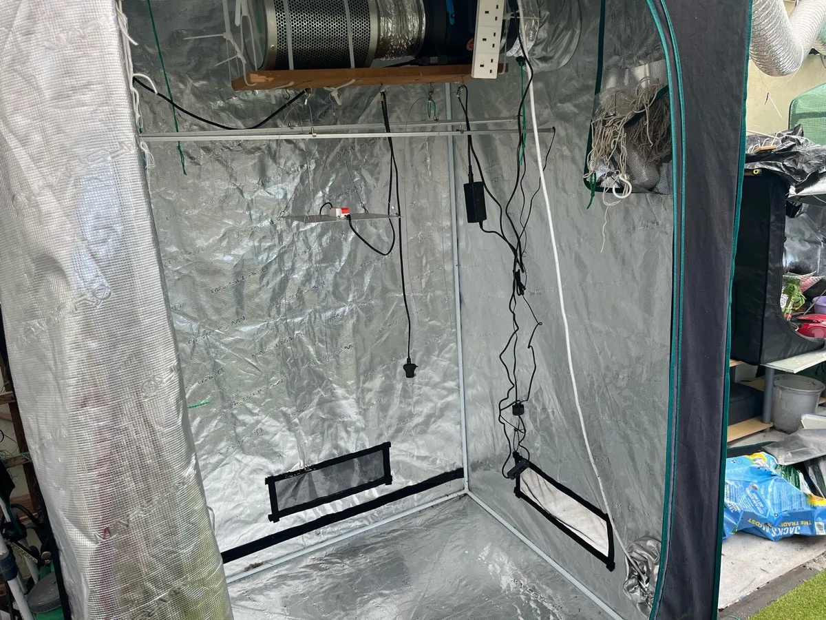 Large grow tent centra lights fan and auto pot - Image 3