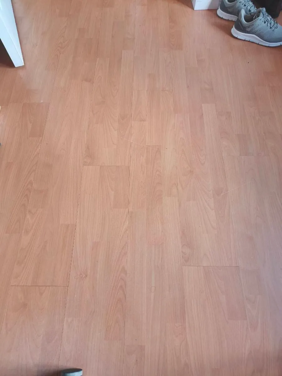 Free Laminate Timber Floor 10m2 - Image 3