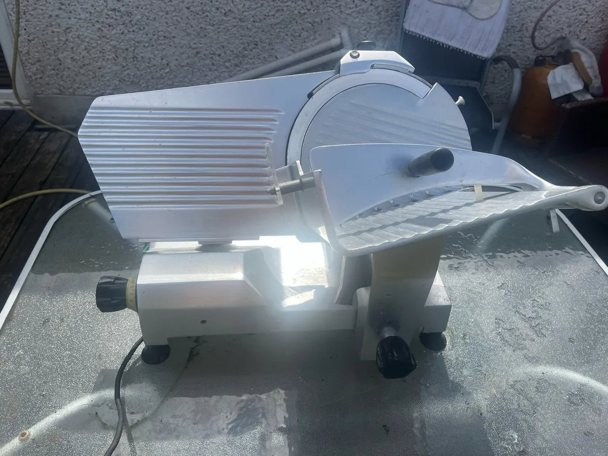 Butcher meat slicer - Image 1
