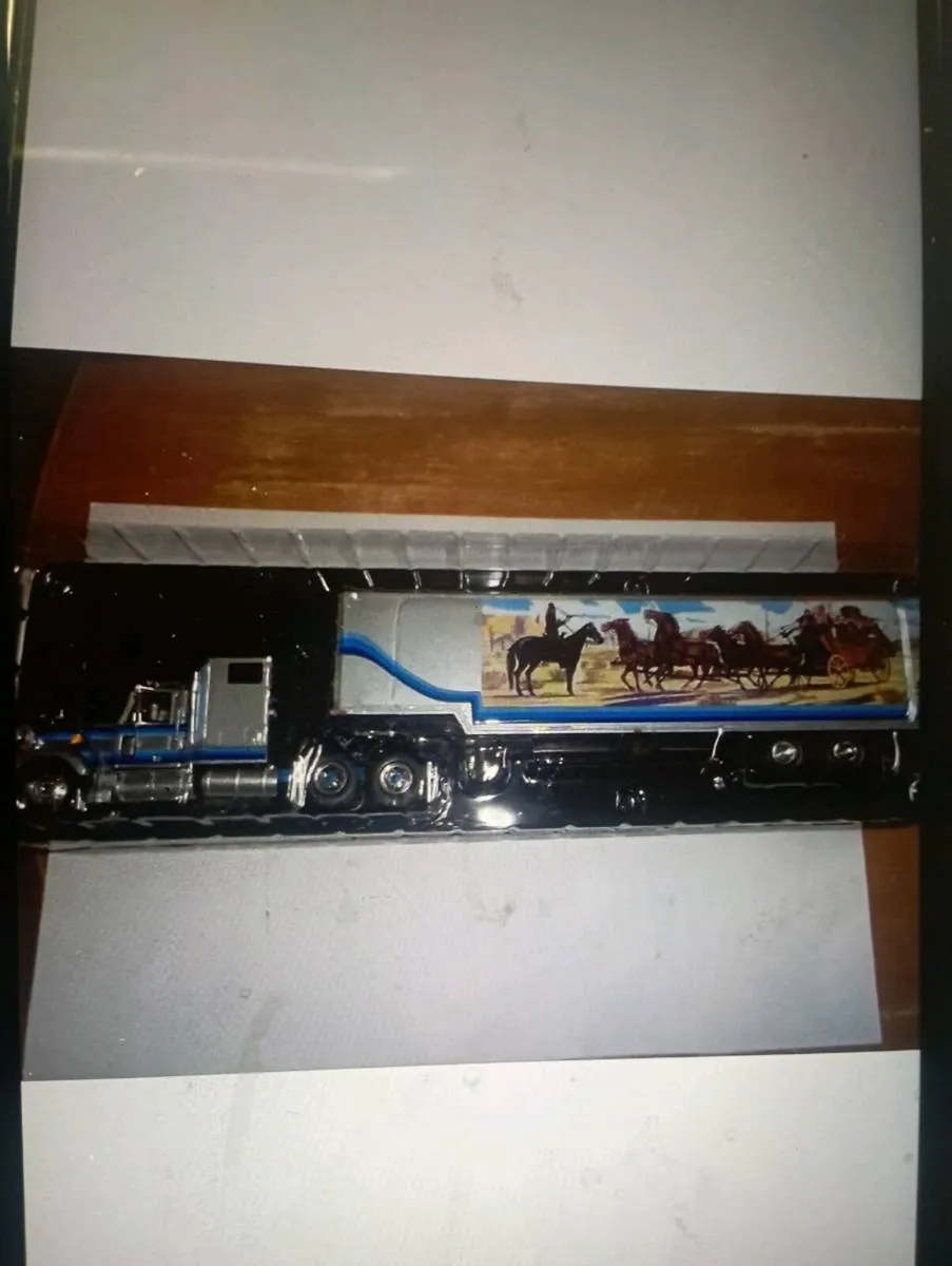 IXO SMOKEY AND THE BANDIT 2 - GMC -1-43 SCALE  NEW - Image 2