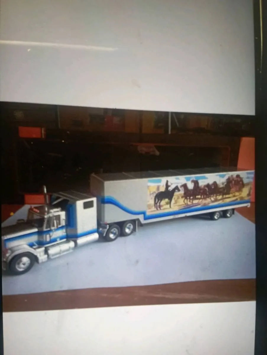 IXO SMOKEY AND THE BANDIT 2 - GMC -1-43 SCALE  NEW - Image 3