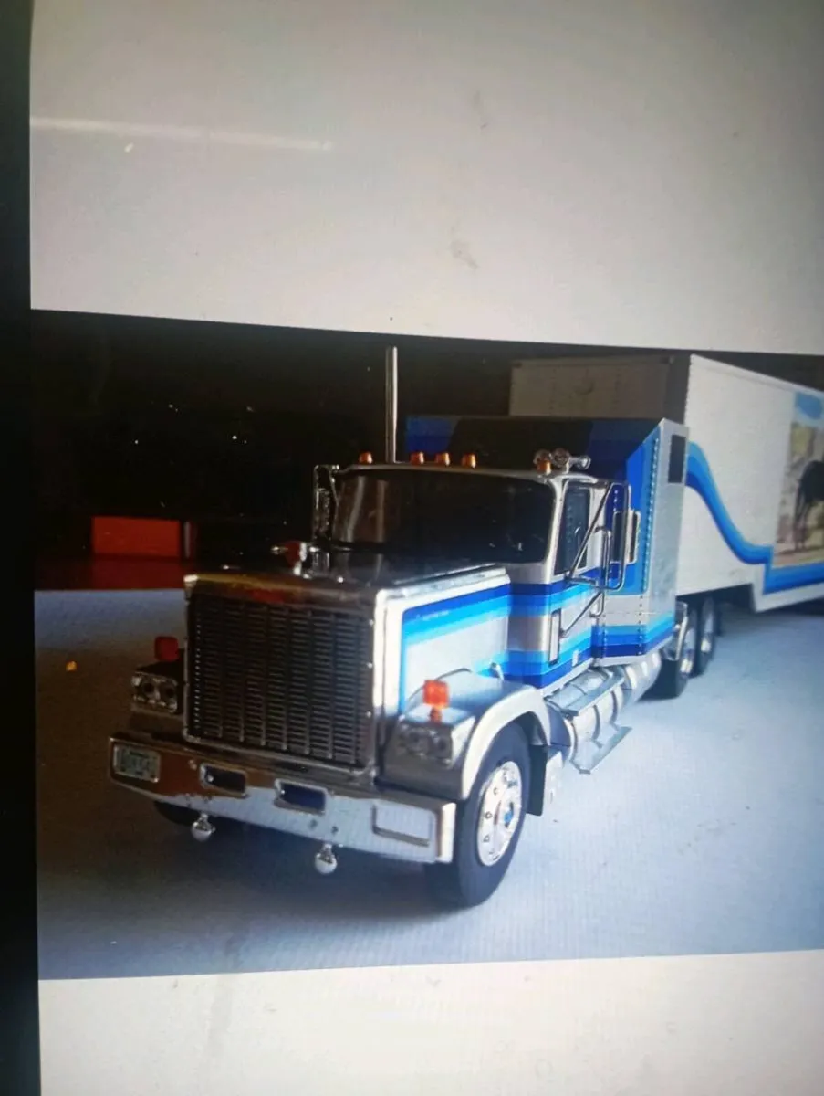 IXO SMOKEY AND THE BANDIT 2 - GMC -1-43 SCALE  NEW - Image 4