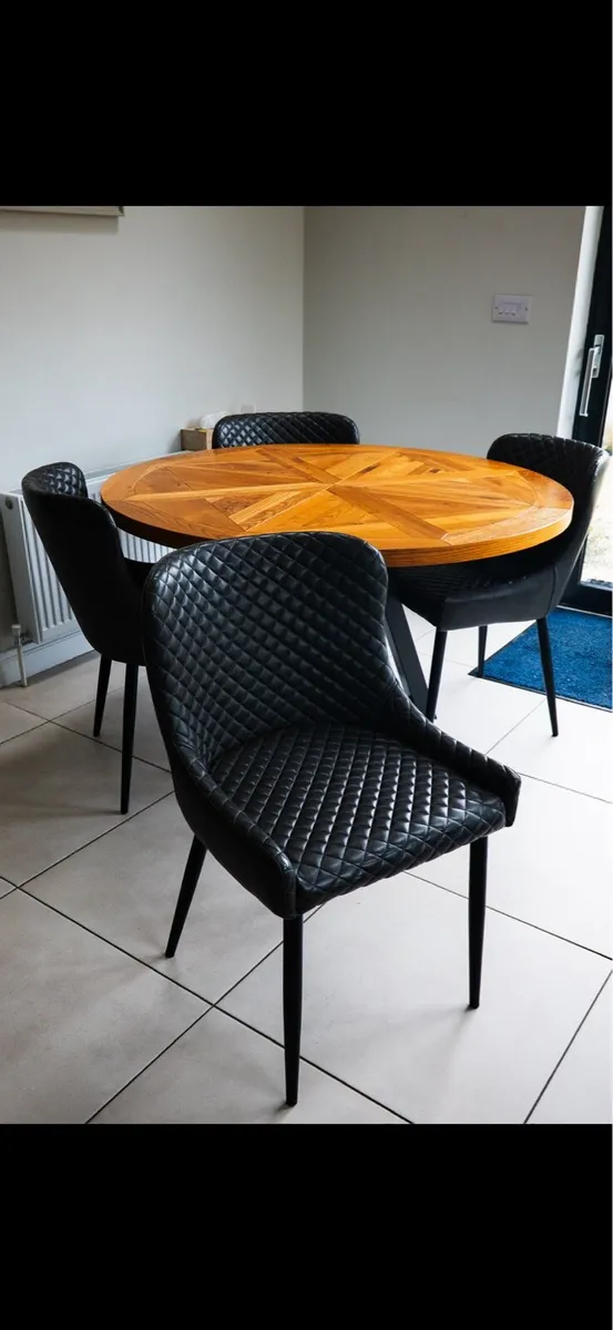 Kitchen table and 4 chairs - Image 1