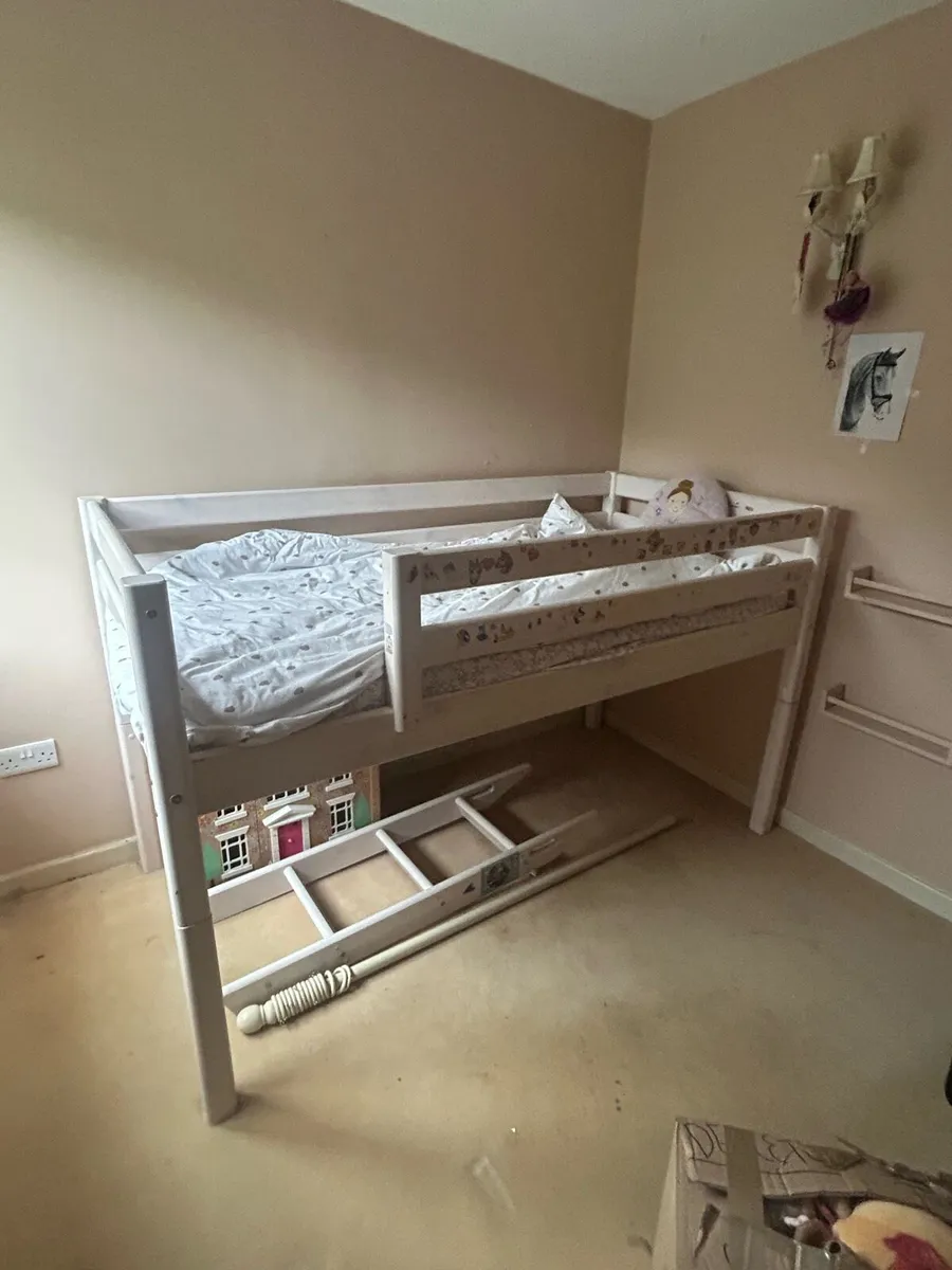 Child’s single bed - Image 1