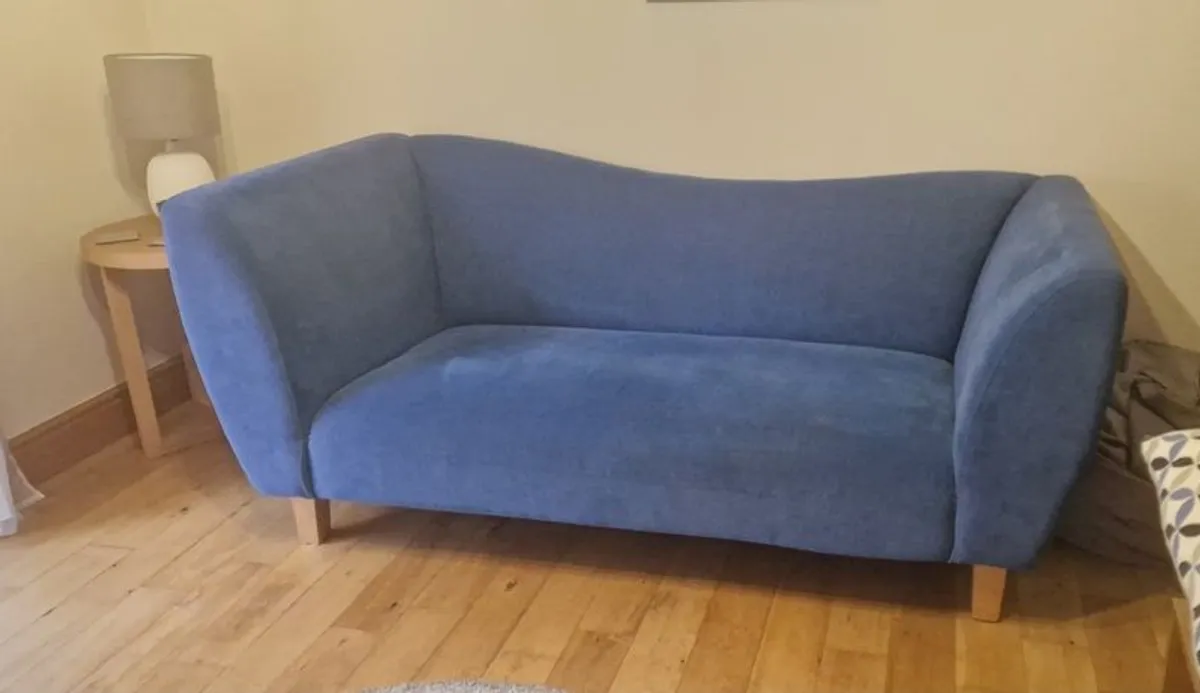 Wave sofa and two tub chairs - Image 3