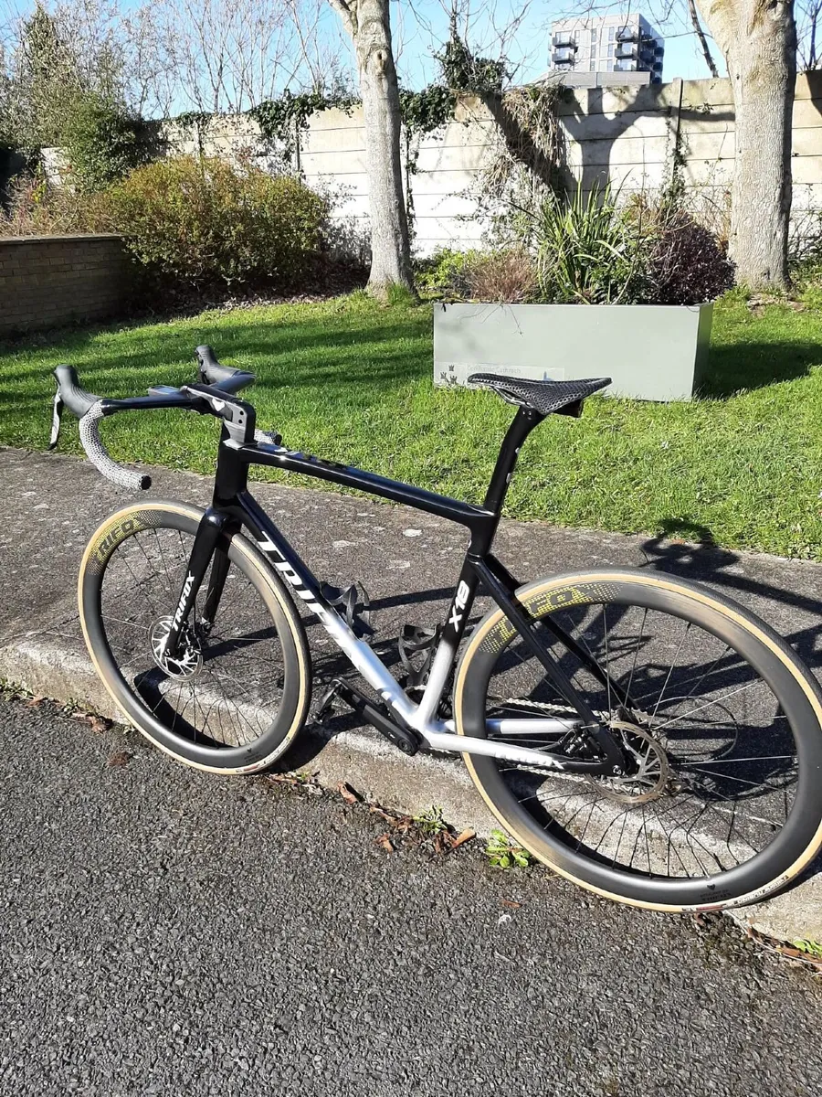 Carbon Fiber Road Bike - Image 1