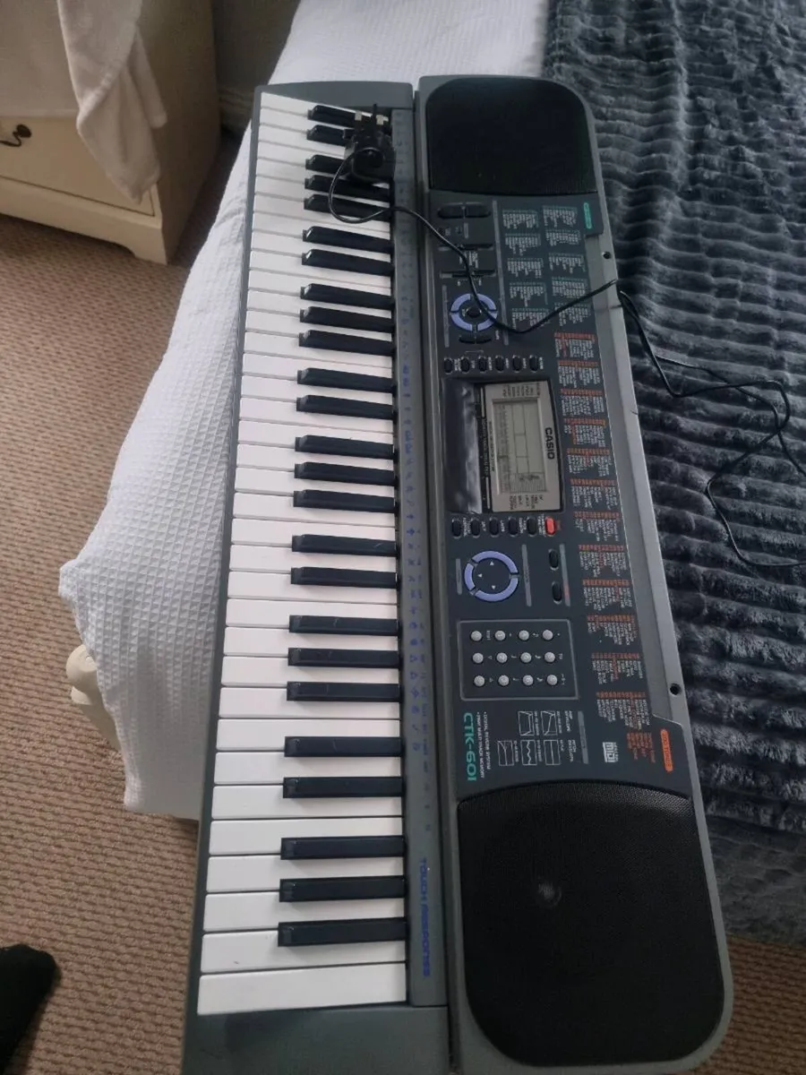 Casio piano keyboard  ctk 601 - Image 1