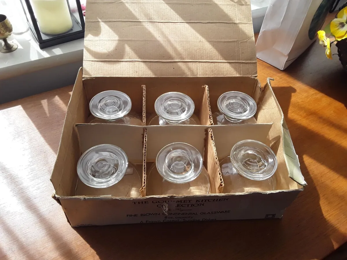 Vintage glassware in box - Image 3