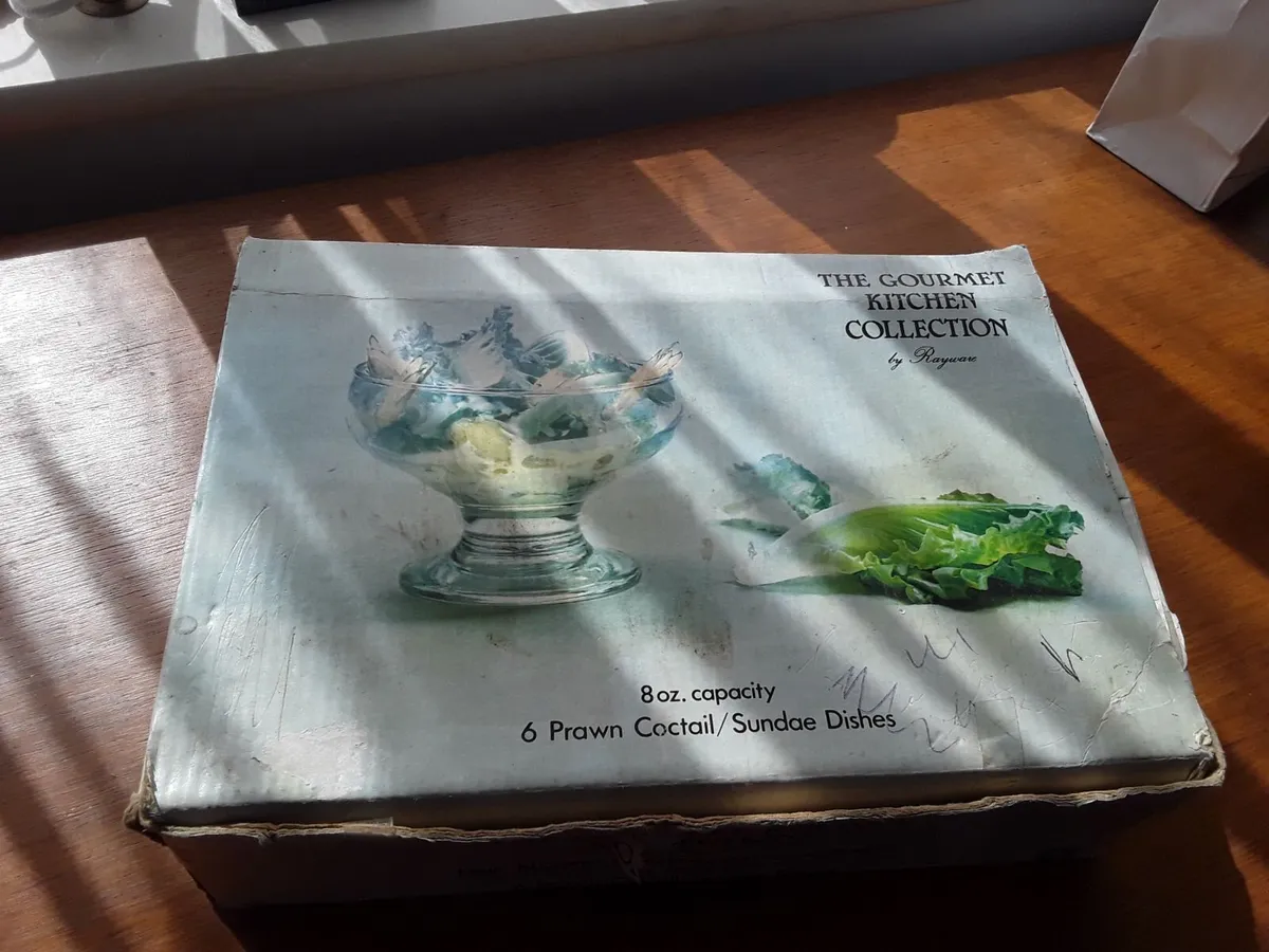 Vintage glassware in box - Image 1