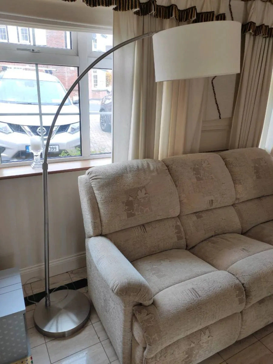 Metal floor arc lamp (adjustable) - beige shade - Image 1