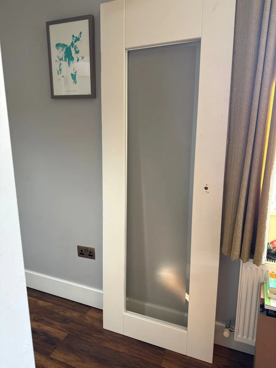 Free :white interior door with frosted glass panel - Image 1