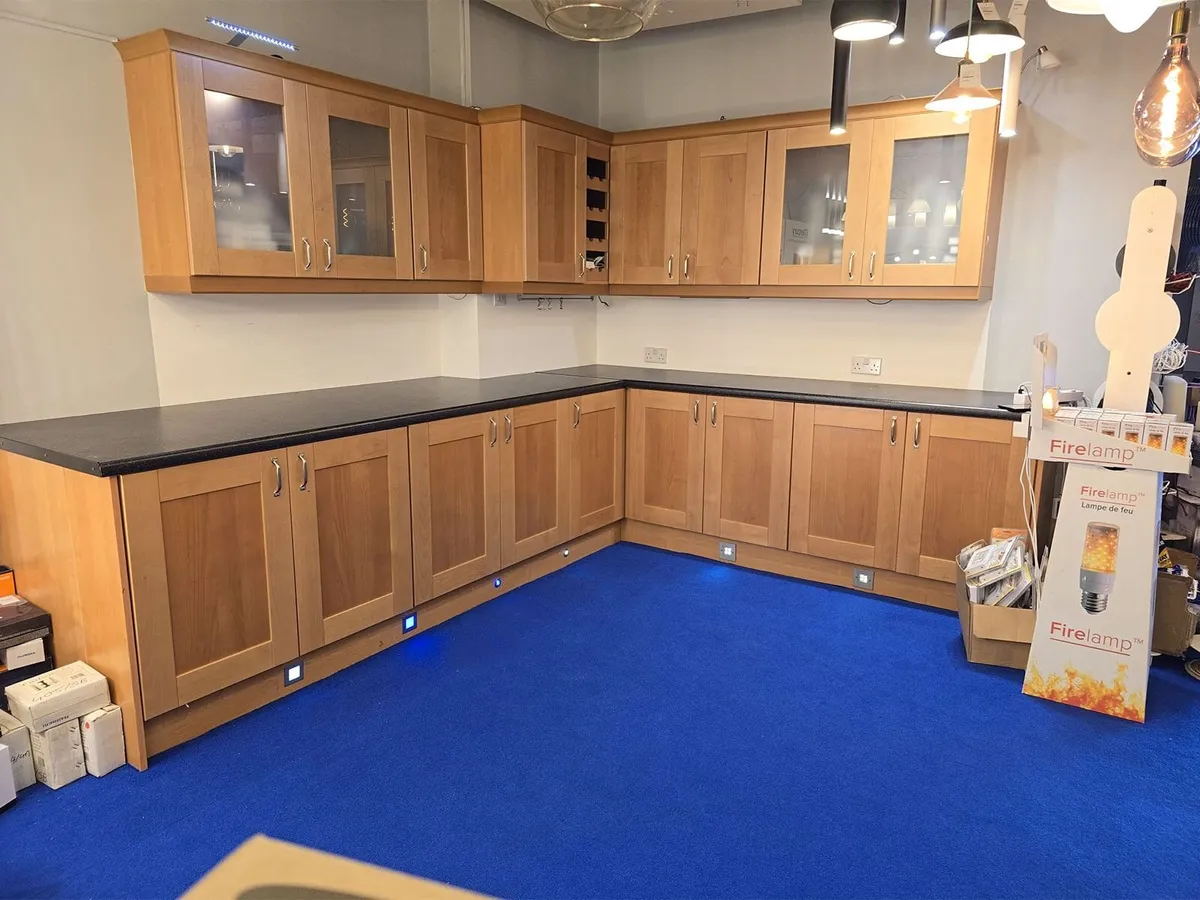 Ex Display L Shaped Fitted Kitchen With Solid Wood - Image 2