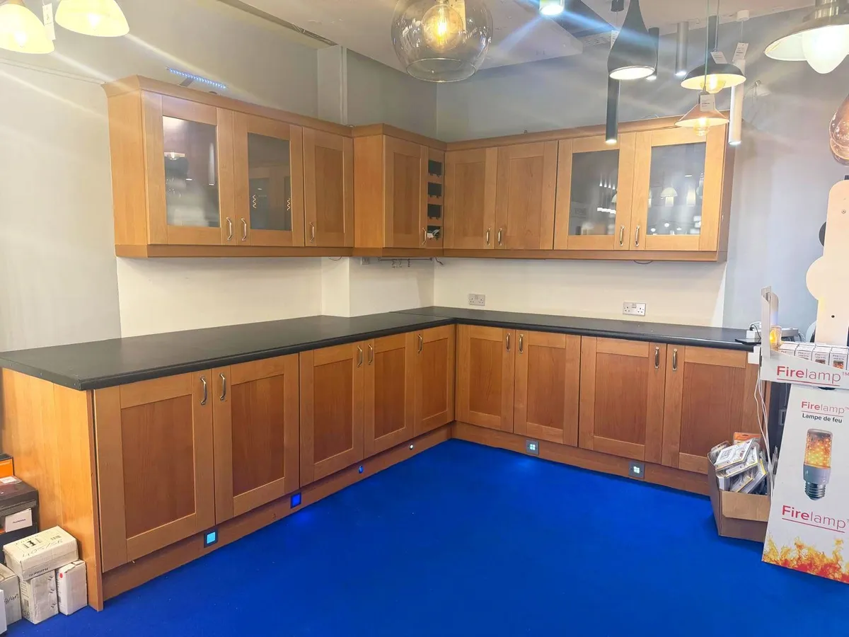 Ex Display L Shaped Fitted Kitchen With Solid Wood - Image 3