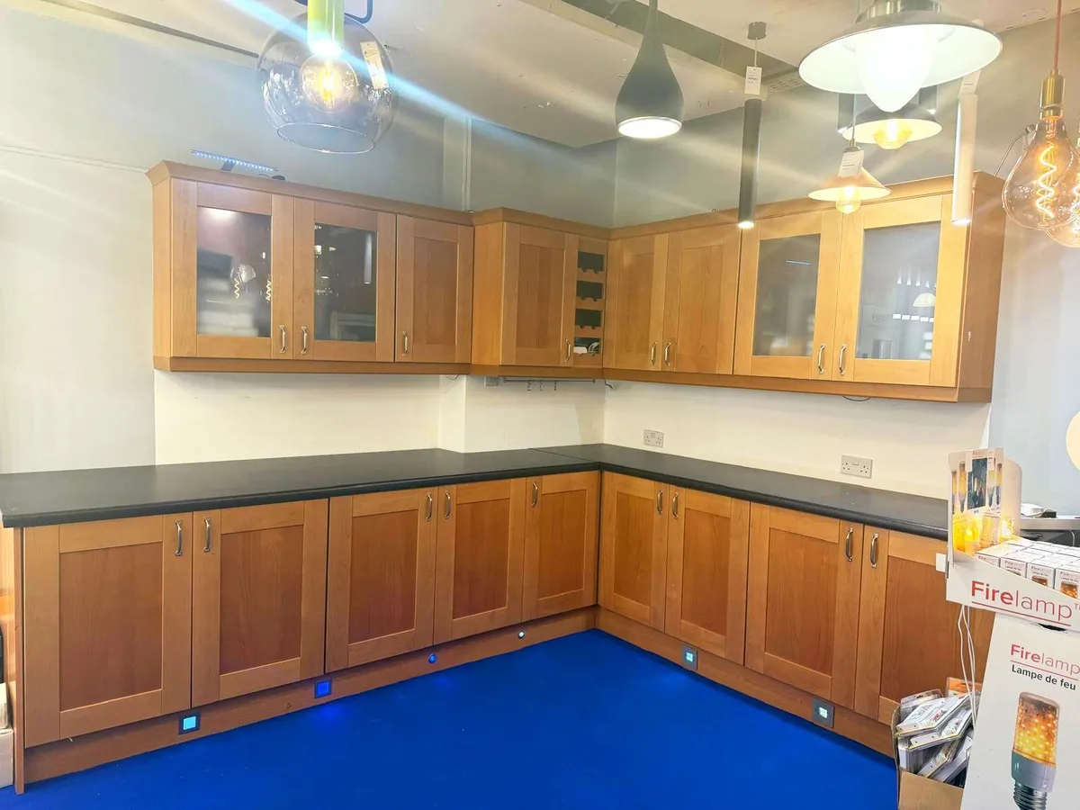 Ex Display L Shaped Fitted Kitchen With Solid Wood - Image 1