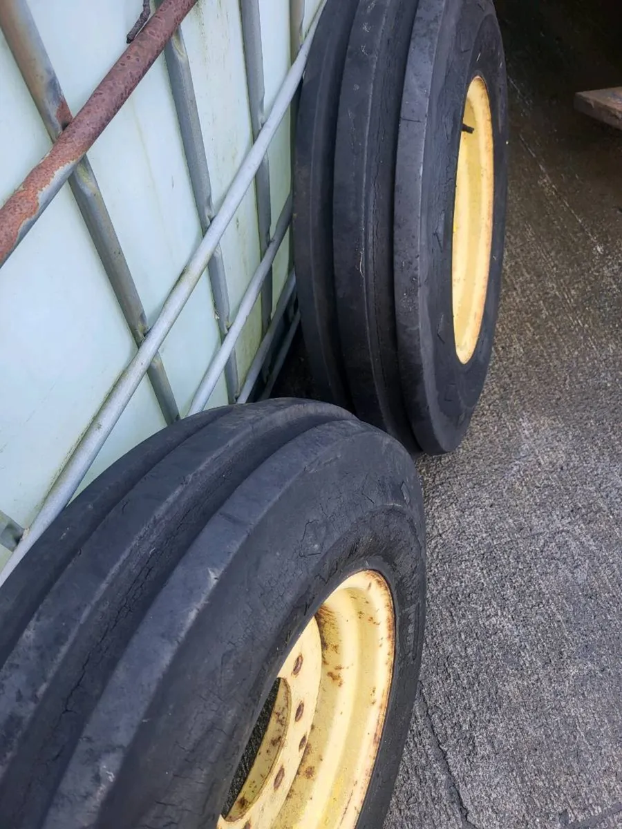 John deere 8 stud - Image 3