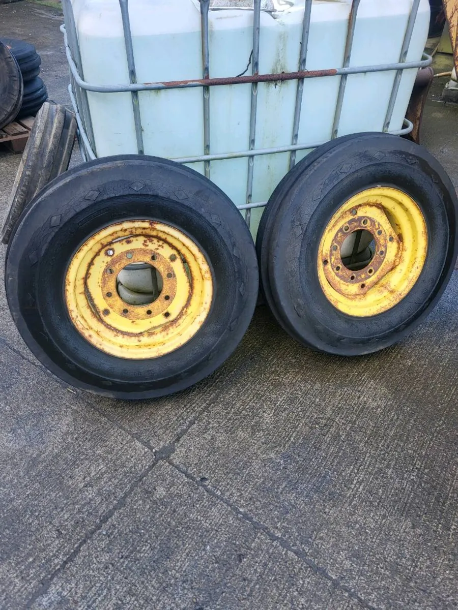 John deere 8 stud - Image 1