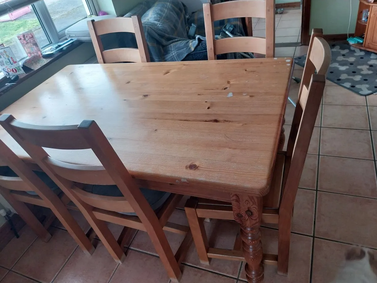 Table &chairs - Image 2