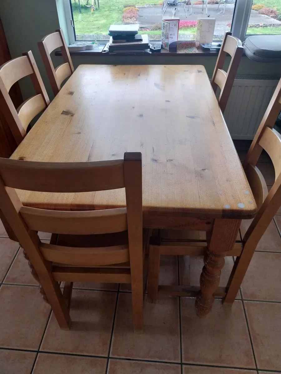 Table &chairs - Image 3