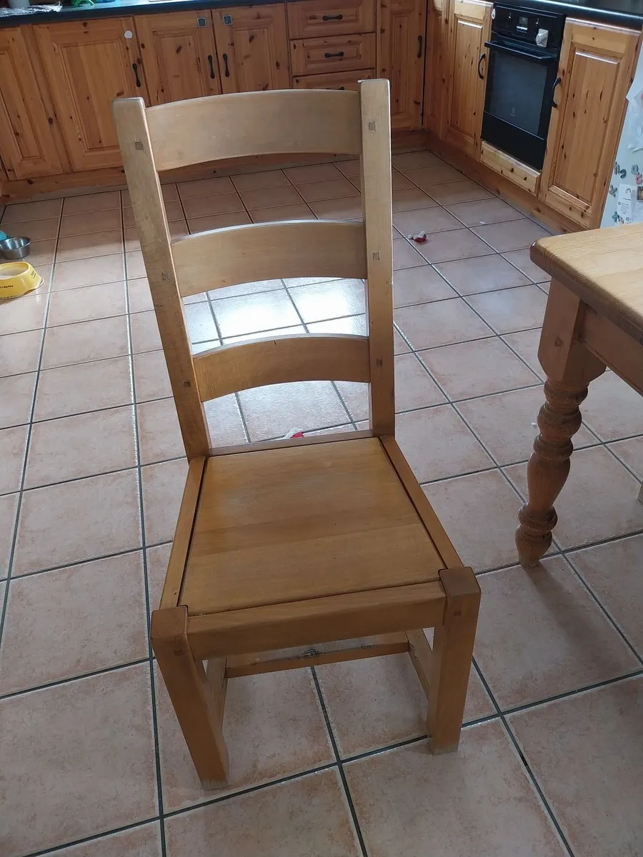 Table &chairs - Image 4