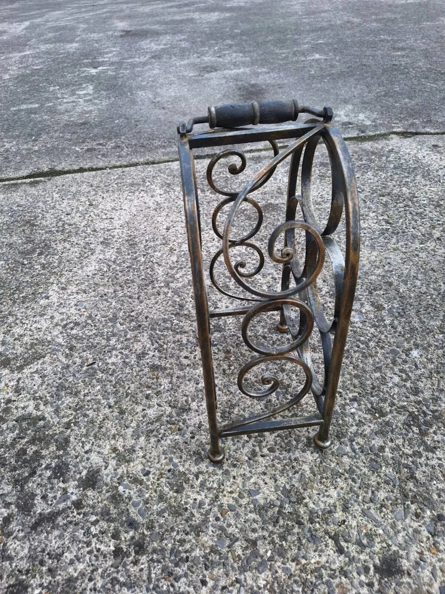 Rustic metal wine rack - Image 2