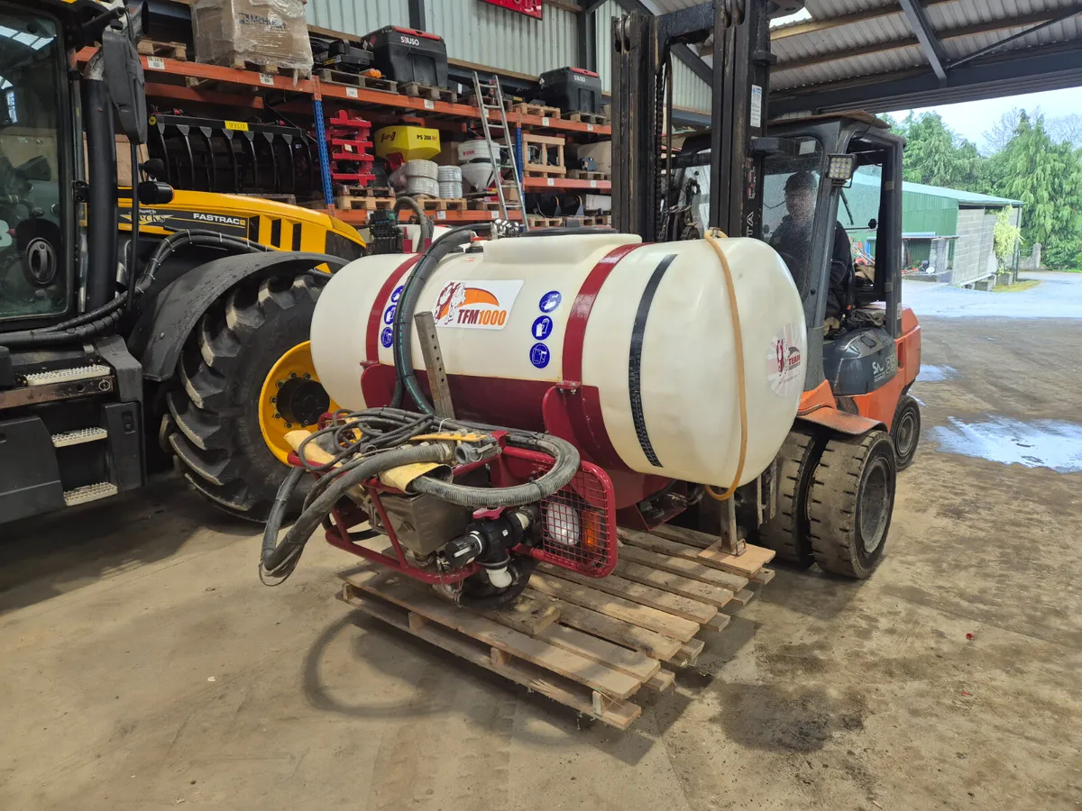 Team Sprayers front tank.   1000l - Image 1