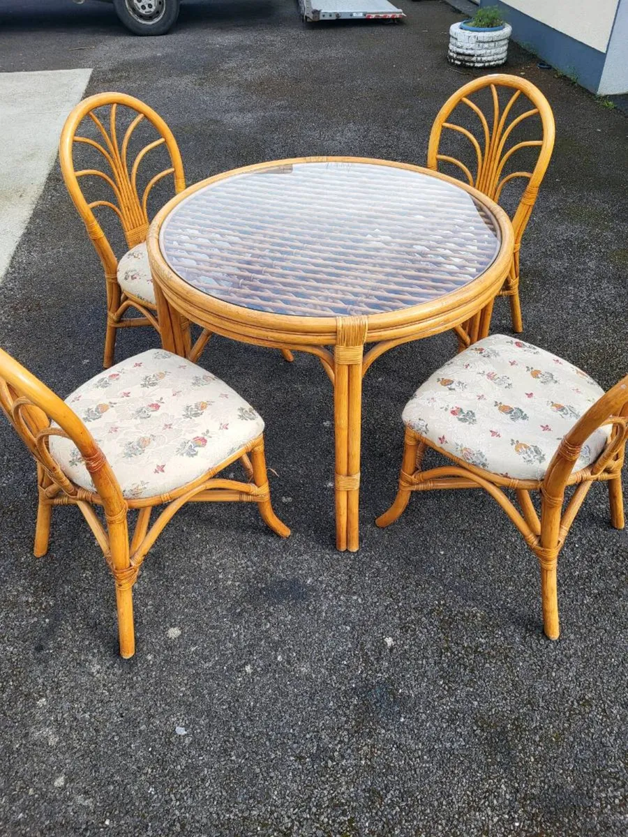 Bamboo breakfast table and chairs - Image 1