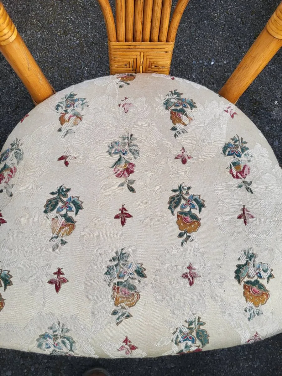 Bamboo breakfast table and chairs - Image 4