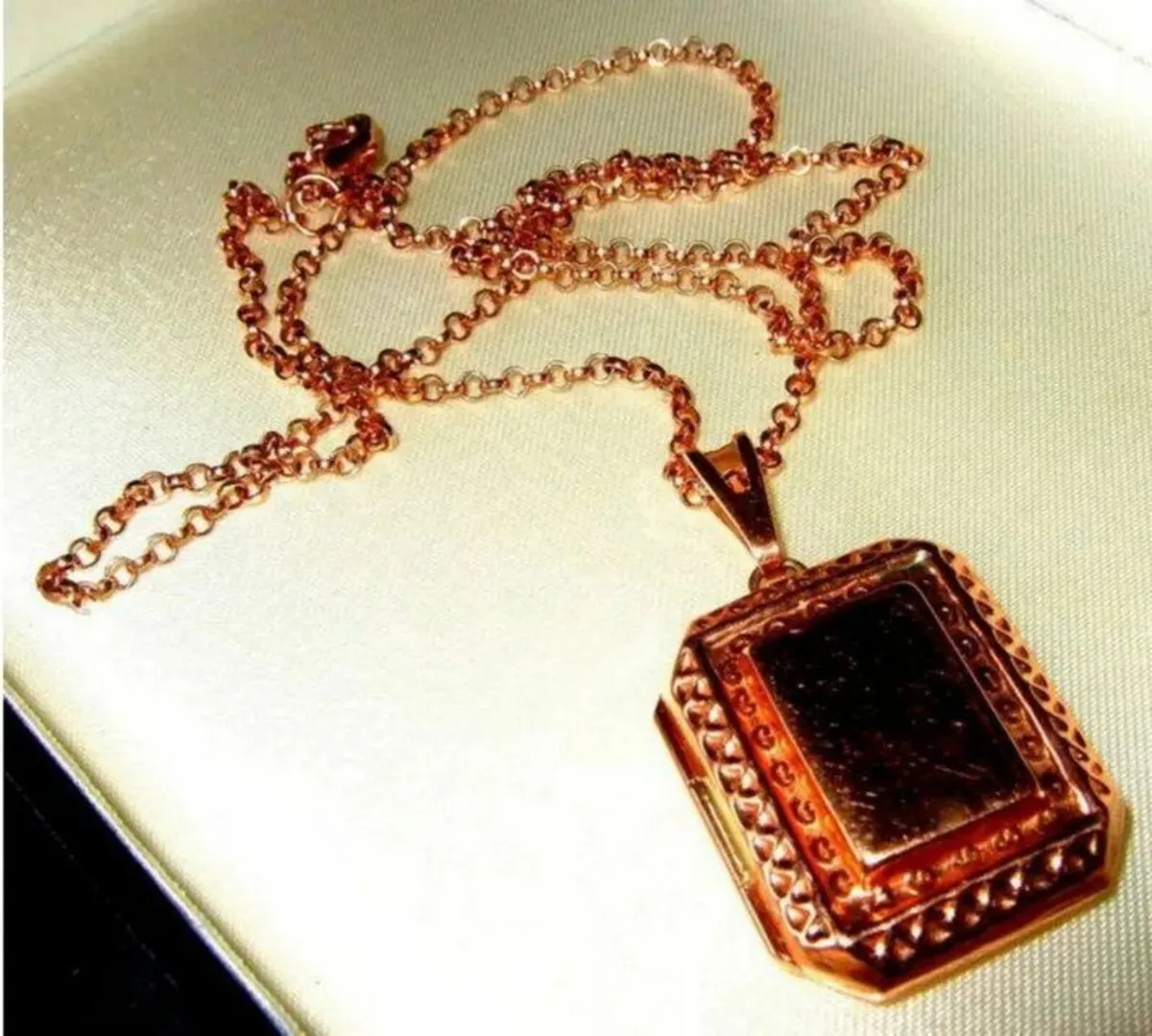 Vintage Dian Malouf Rose Gold Locket & Chain - Image 4