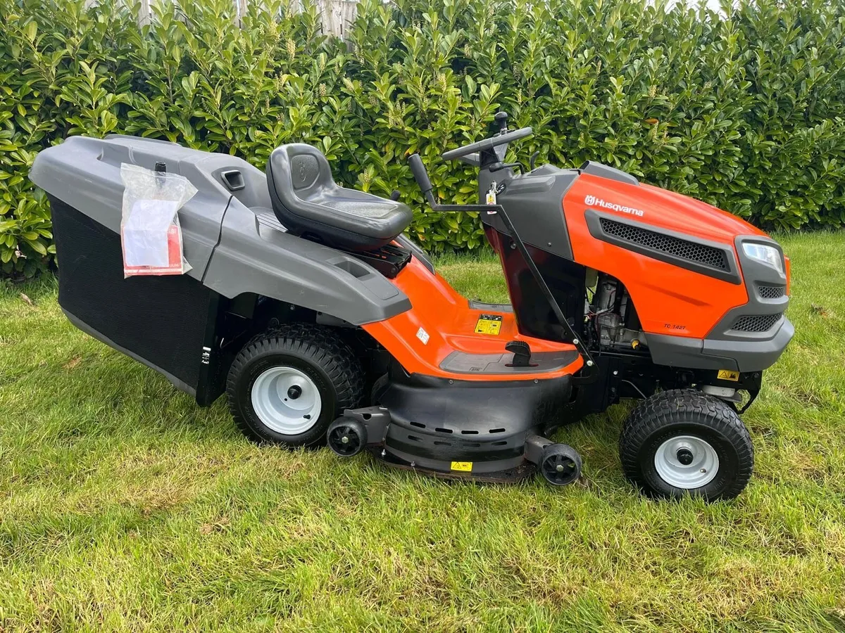 2021 Husqvarna ride on lawnmower - Image 2