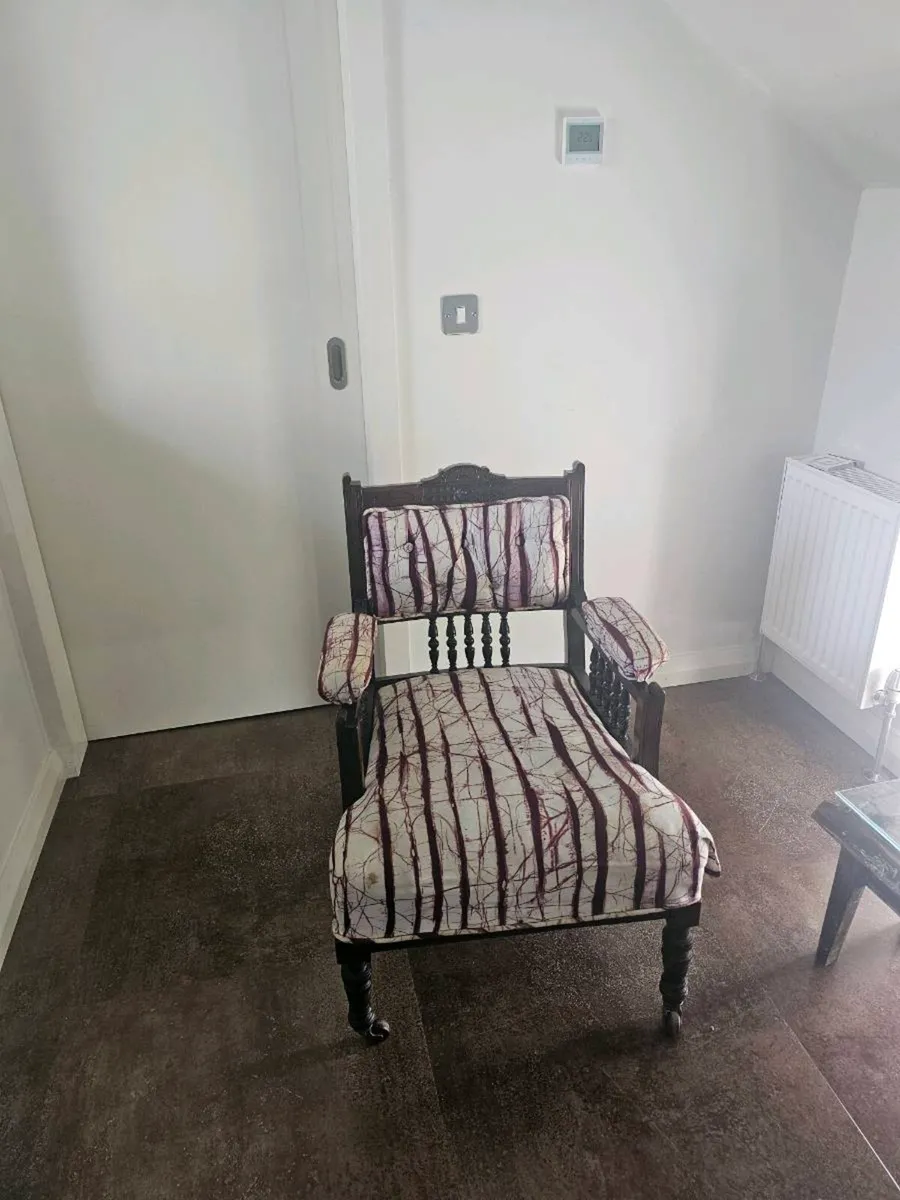 Antique armchair - Image 1