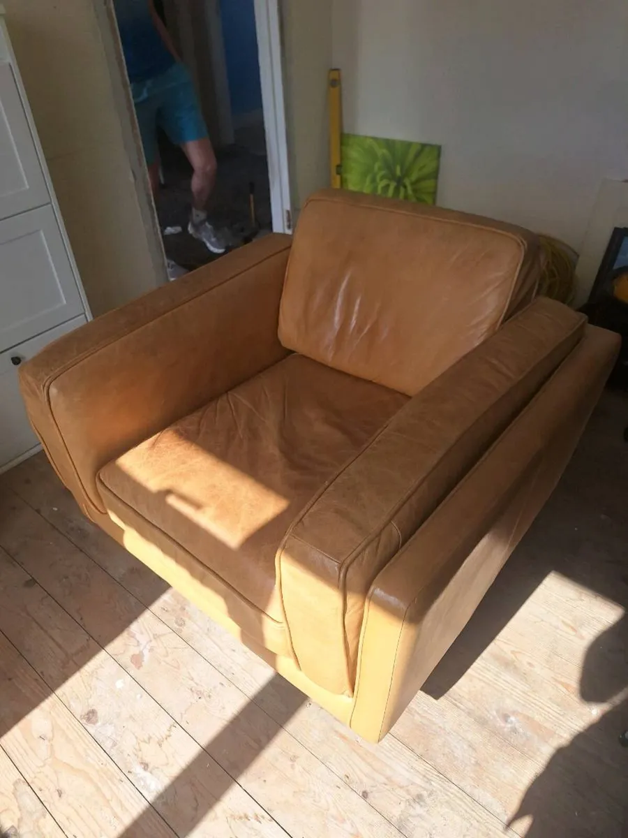 Leather chair - Image 1