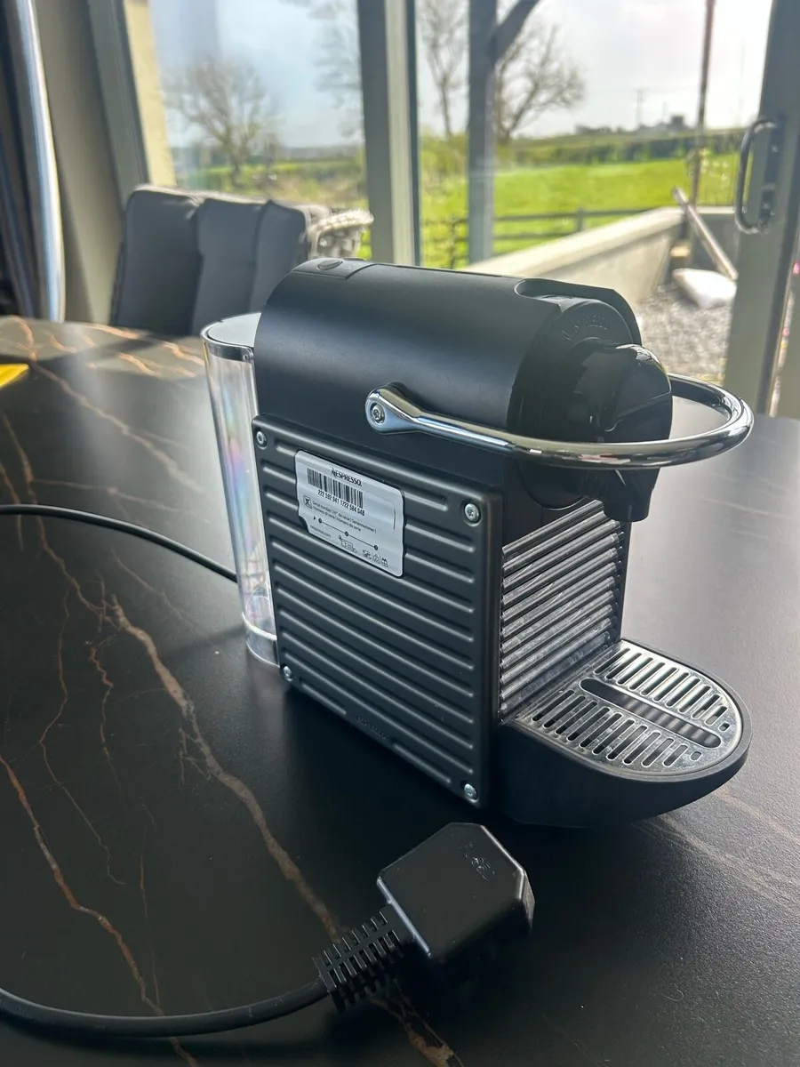 Nespresso coffee machine with milk frother - Image 3