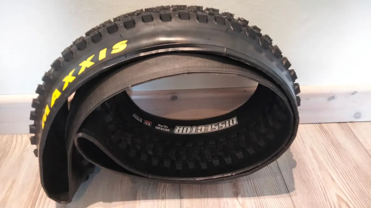 Maxxis Dissector 29" x 2.6 MTB tyres (pair) - Image 2