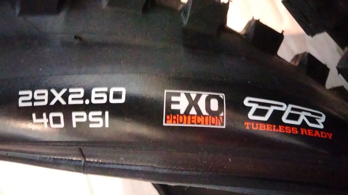 Maxxis Dissector 29" x 2.6 MTB tyres (pair) - Image 3