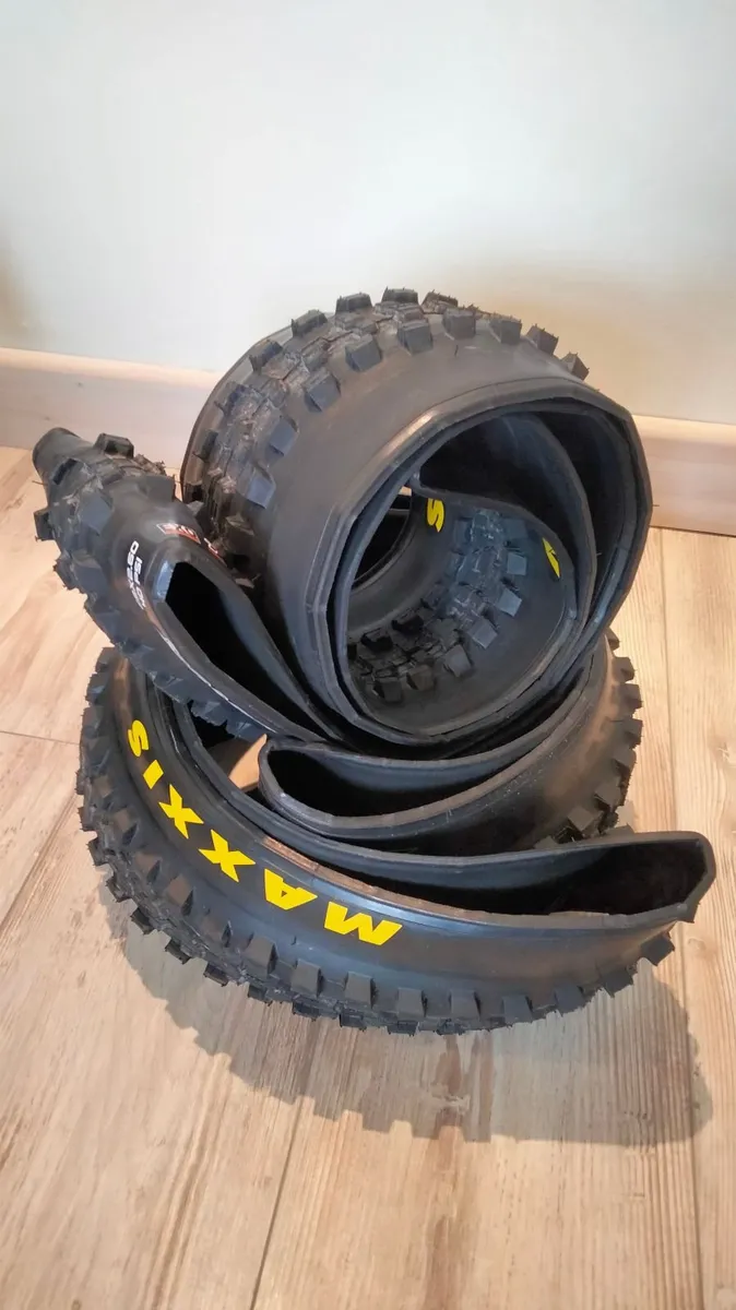 Maxxis Dissector 29" x 2.6 MTB tyres (pair) - Image 1