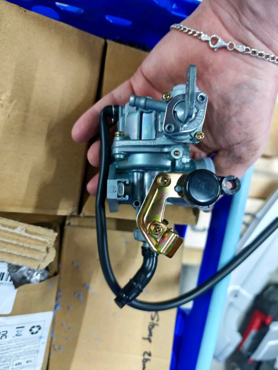 Honda 50 engine and parts - Image 3