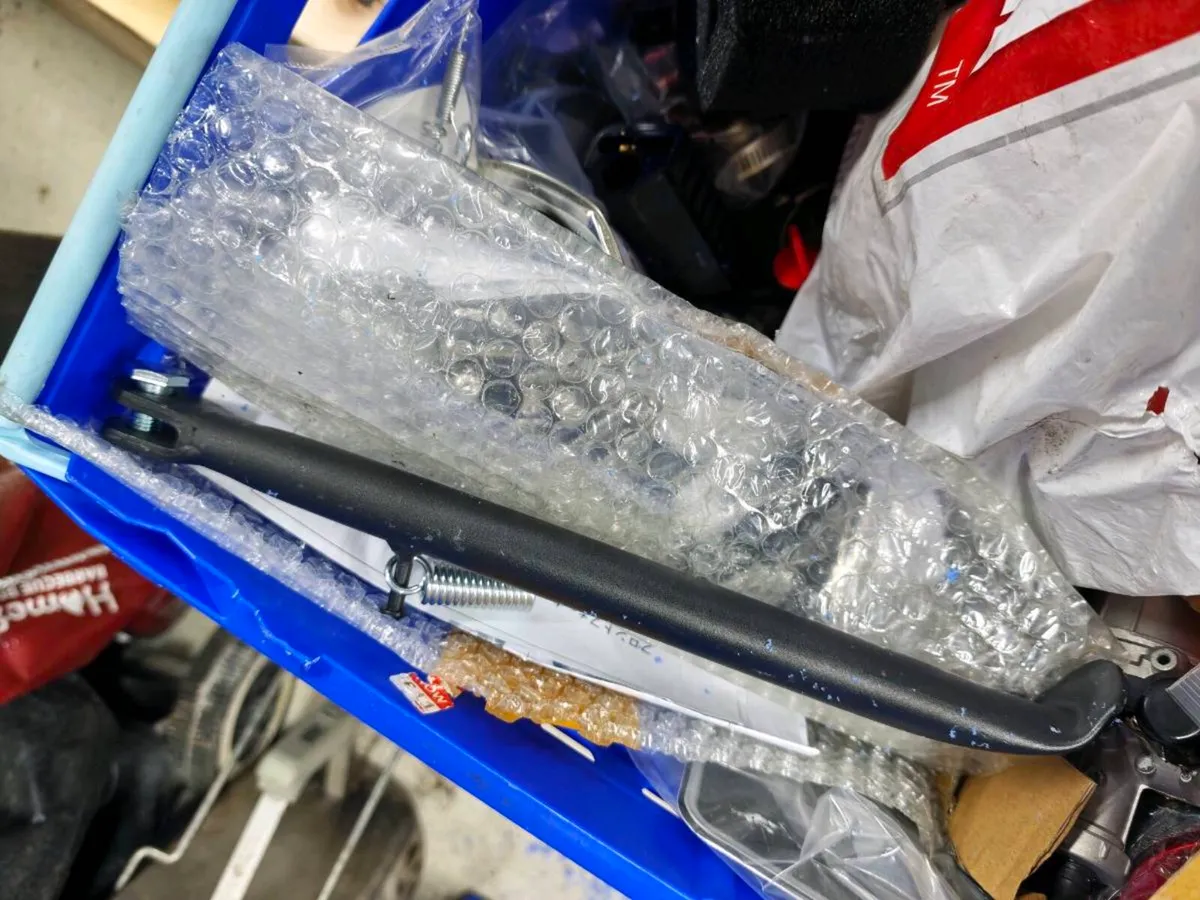 Honda 50 engine and parts - Image 4