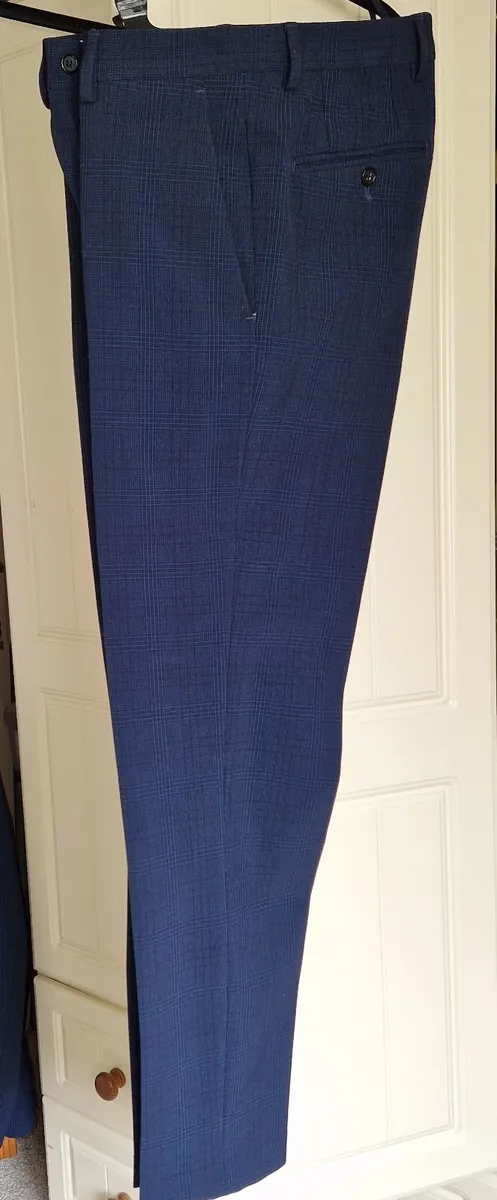 Mans 2 piece suit - Image 2