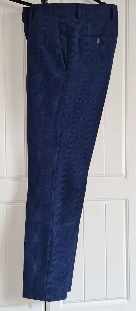 Mans 2 piece suit - Image 3