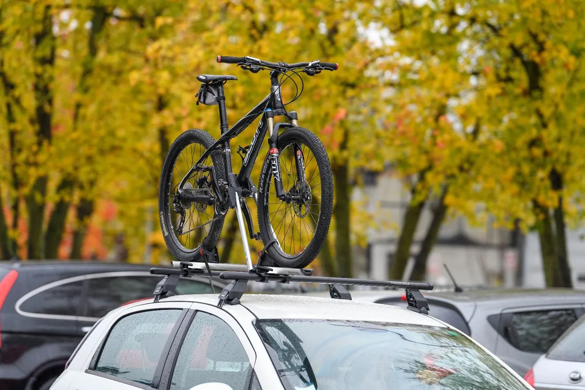 🚴‍♂️ Menabo Juza Roof Bike Rack – Secure, Simple - Image 2