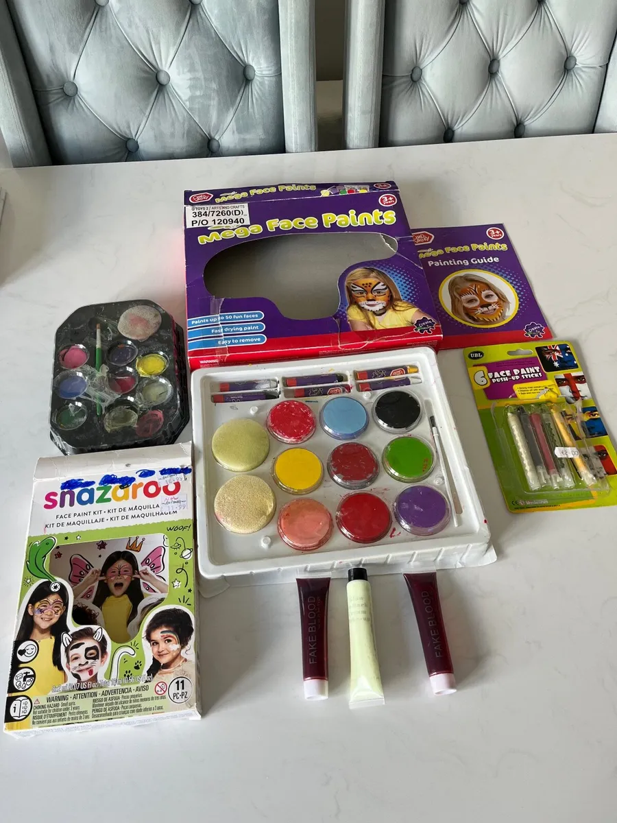 Face paint sets and fake blood