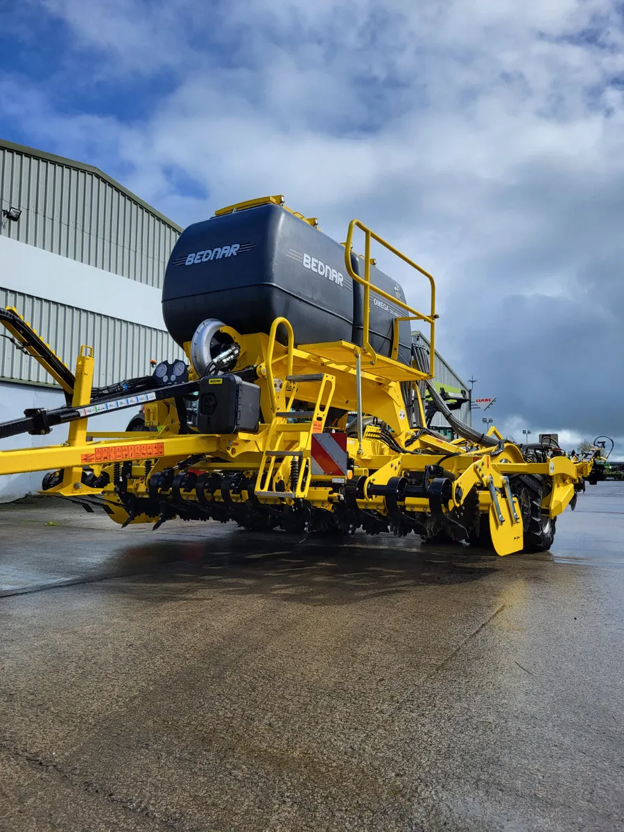 BEDNAR OMEGA 4000FL Seed Drill - Image 1