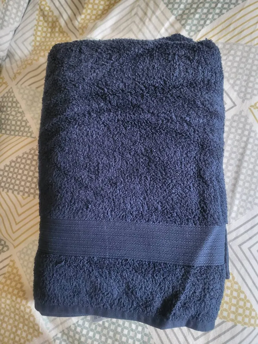 Double Bedding Set + Towel – Like New - Image 2