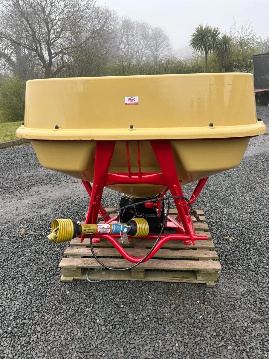 Vicon 1354 Fertliser Sower 1350kg Hydraulic Shut - Image 2