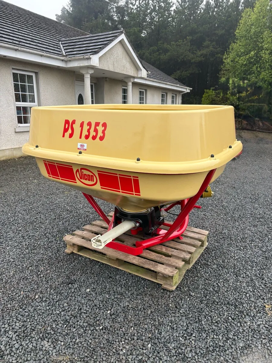 Vicon 1354 Fertliser Sower 1350kg Hydraulic Shut - Image 3