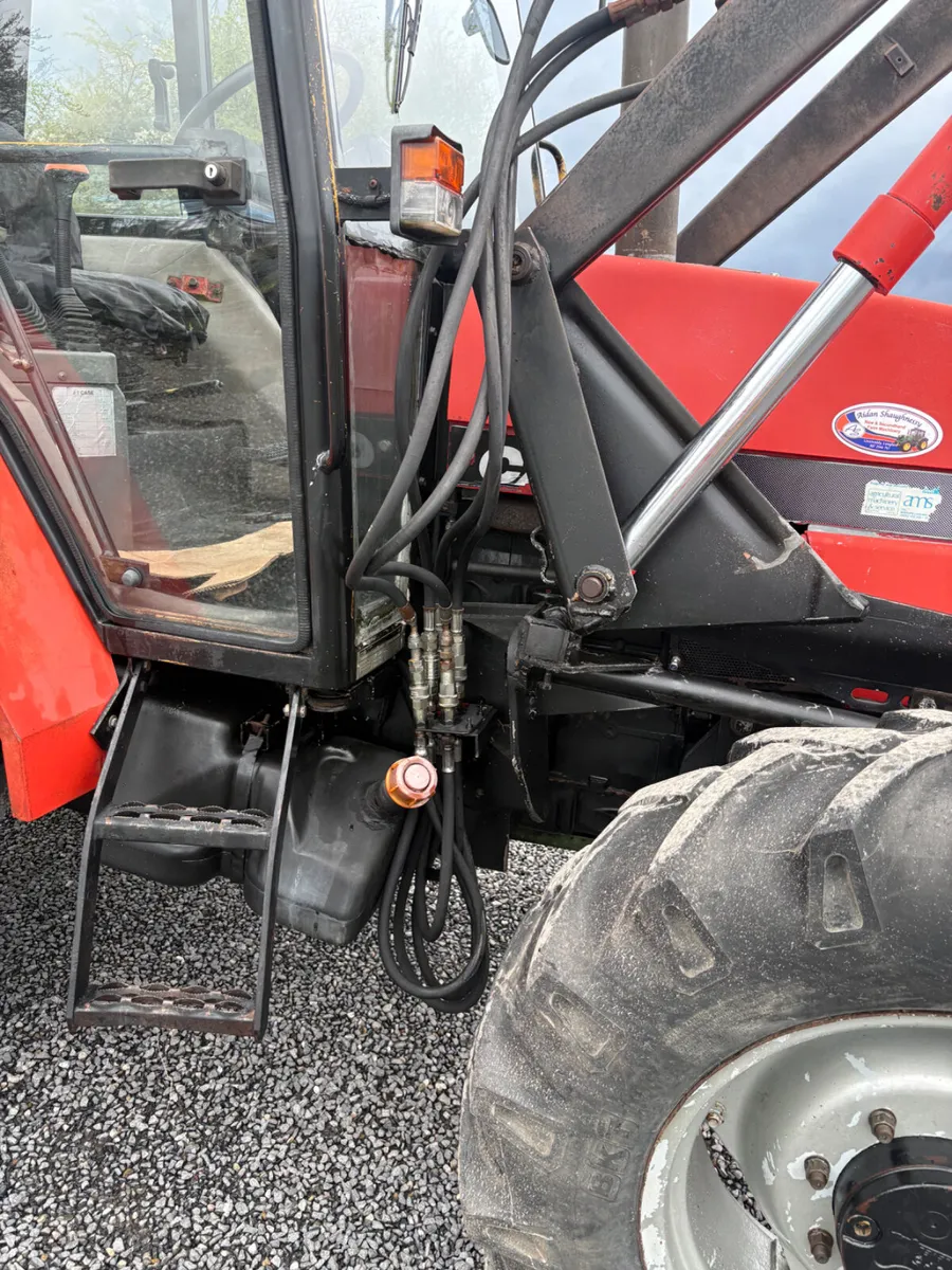 Case 4230 Tractor - Image 4