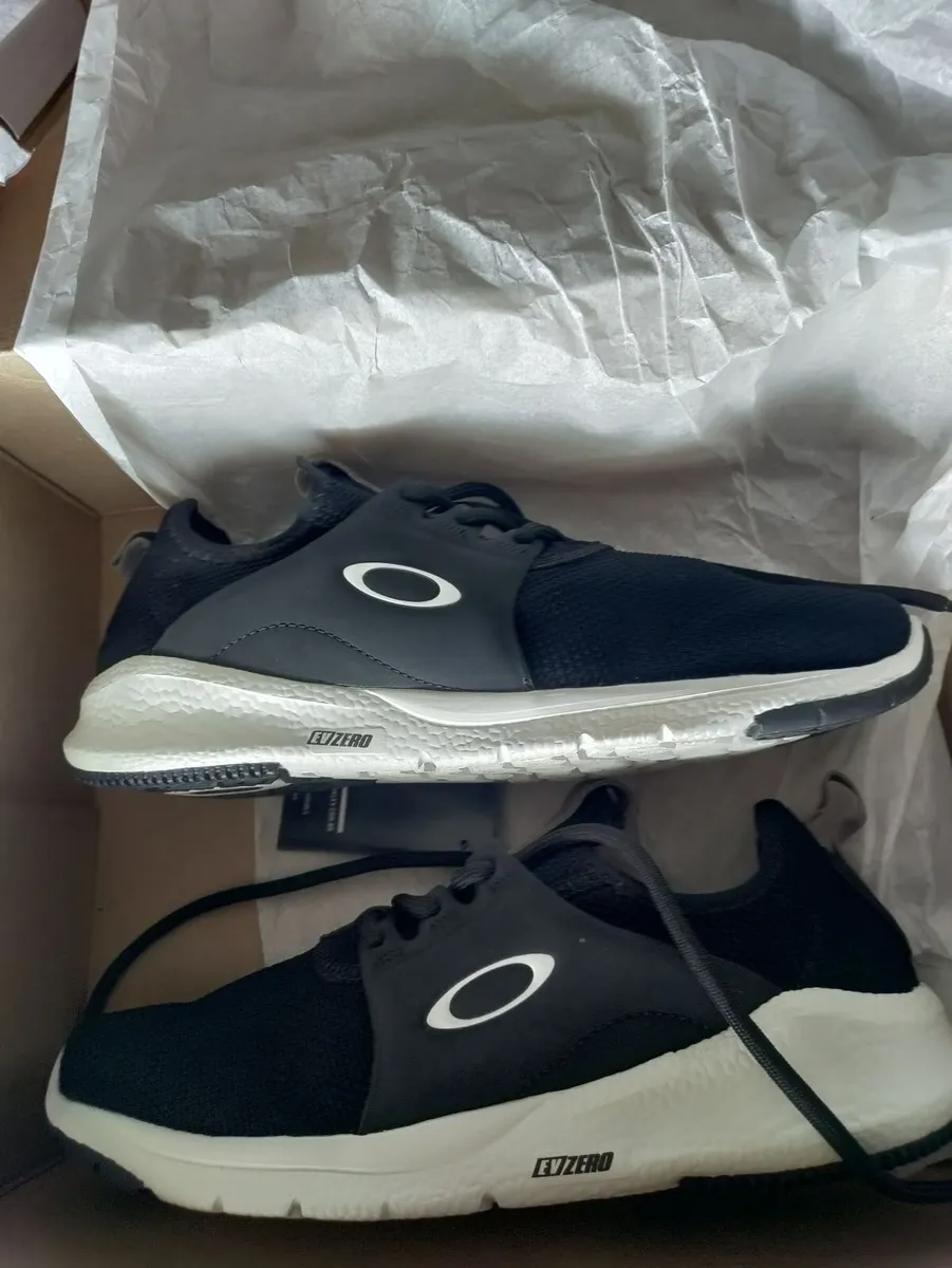 Oakley trainers 8uk New - Image 4