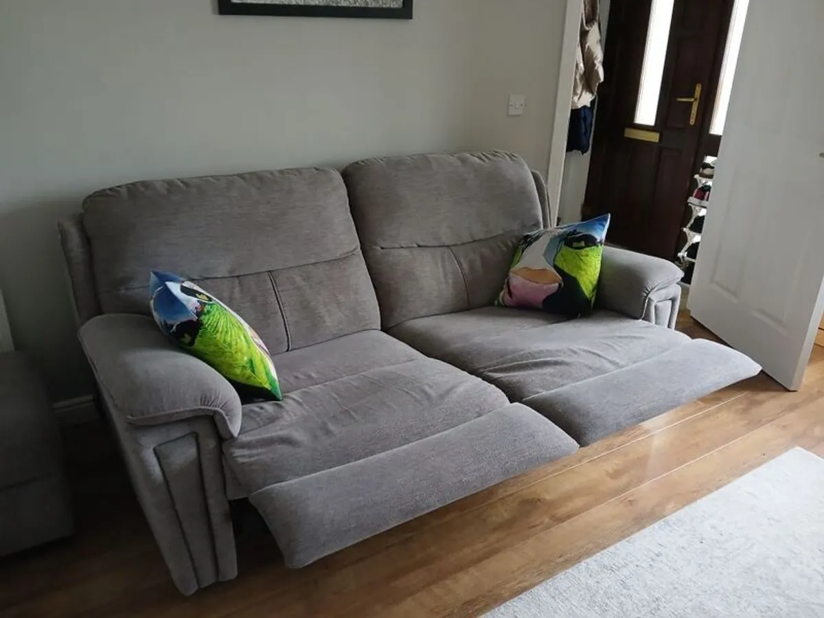 Recliner sofa set - Image 2